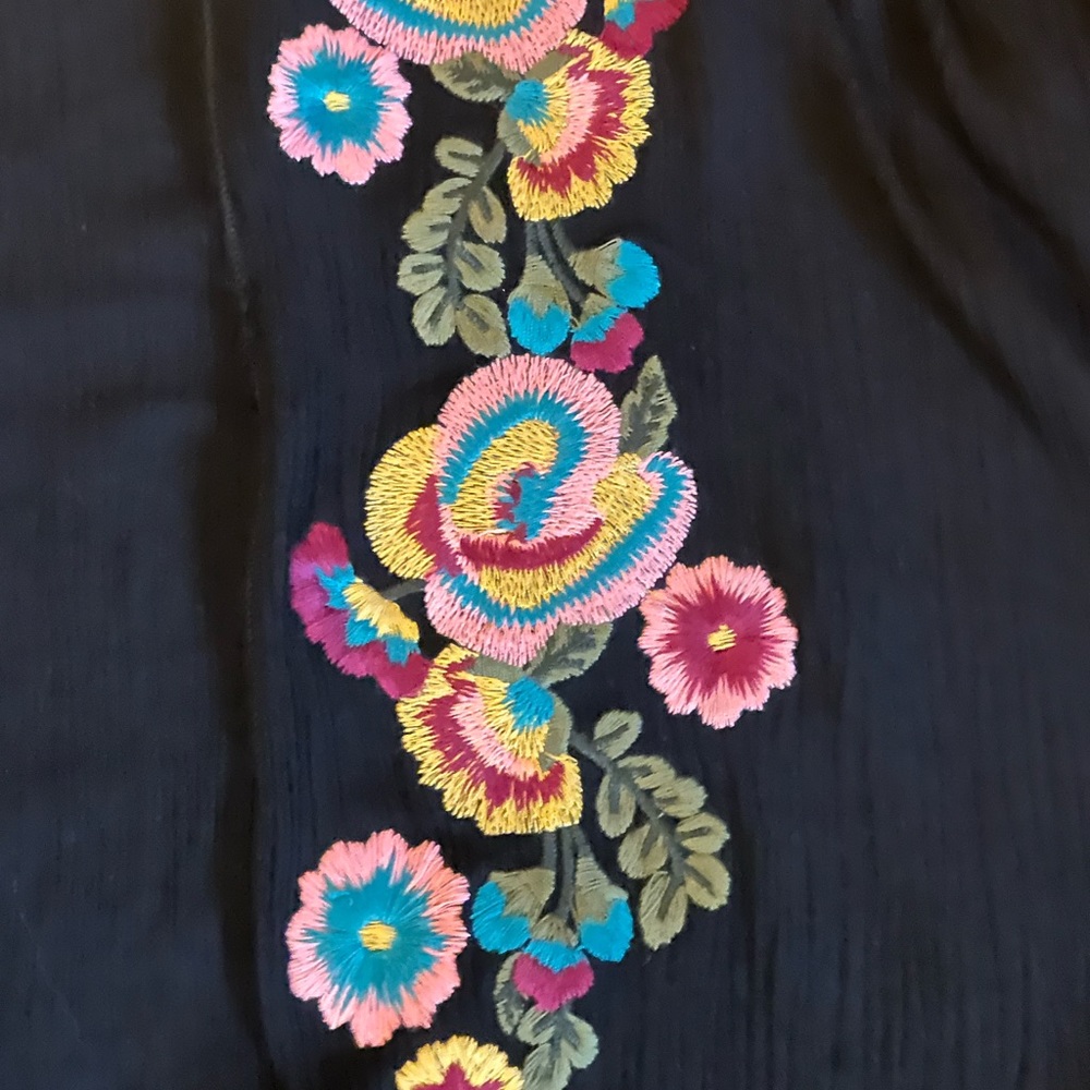 Black MidLength Boutique Floral Kimono - Picture 2 of 2